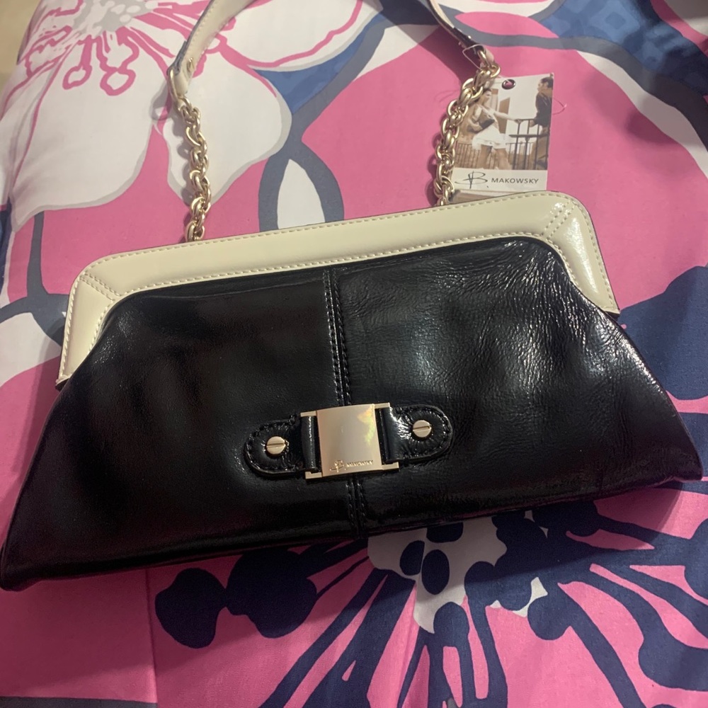 B Makowsky B&W Patent Leather Purse (versatile)